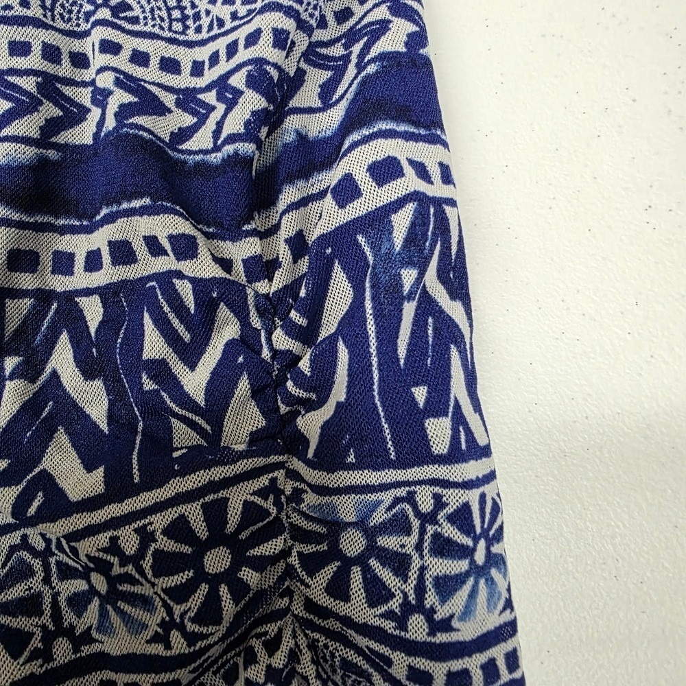 Chico's Deep Blue & White Medallion Print Top Size 3 XL Lined Scoop Neck Boho - Picture 5 of 9